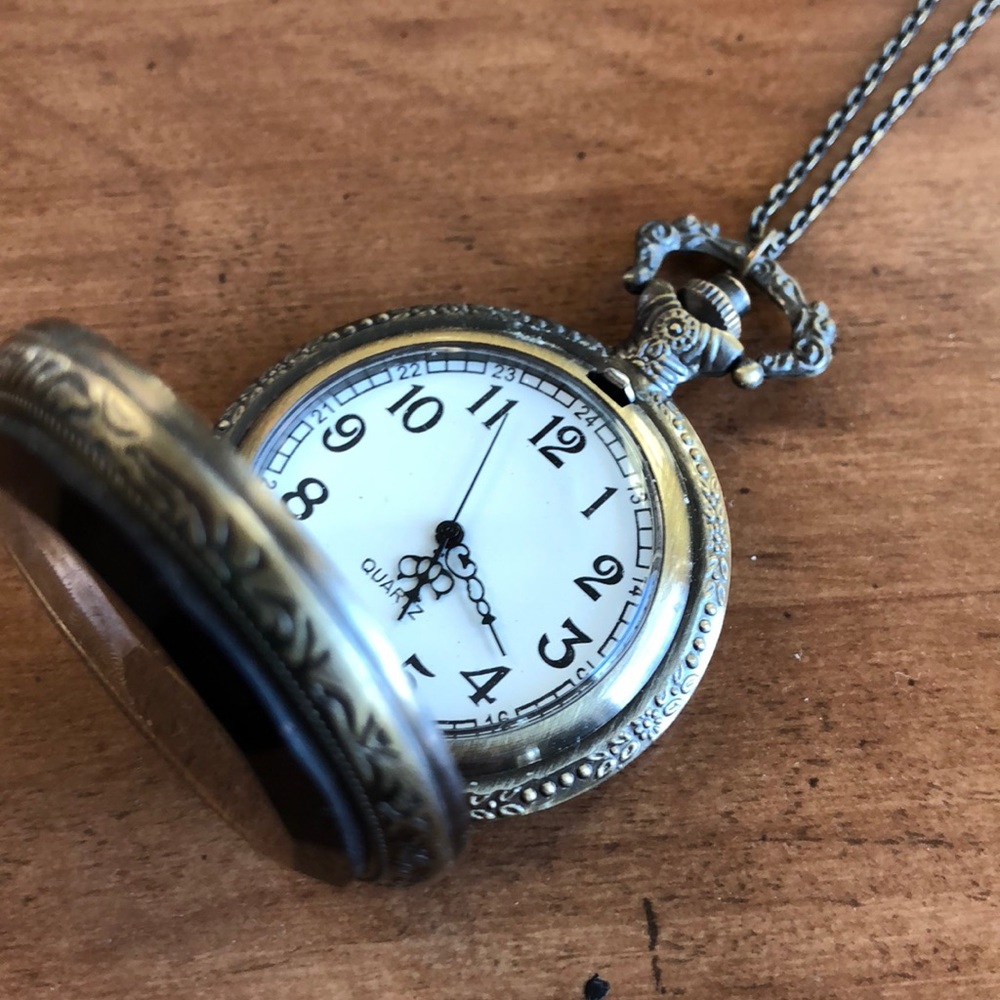 Shabby Apple Mad Hatter’s Time Keeper Necklace ⏱
